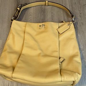 Gorgeous coach leather shoulder bag
